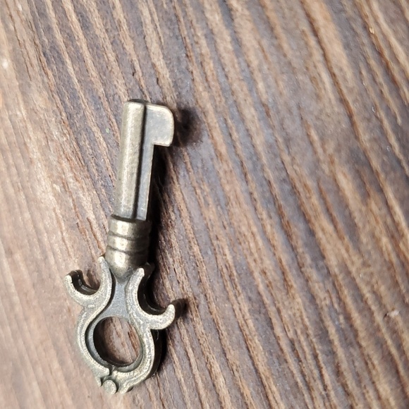 Bronze‎ key pendant - Picture 2 of 2